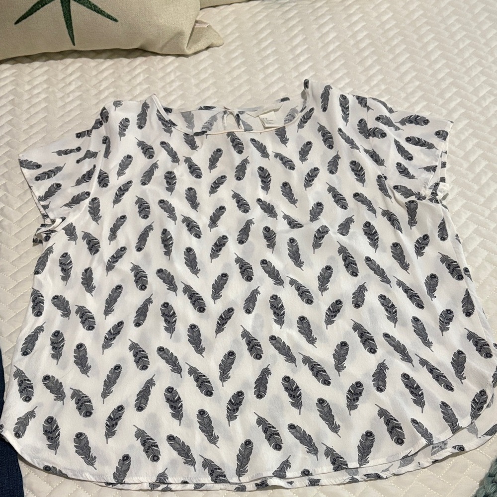H&M Blue and White Feather Print Blouse